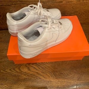 Nike Air Zoom Structure 22 tennis shoes